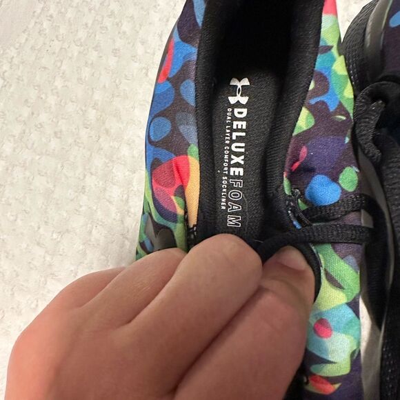 Under Armor EUC Sneakers Size 11 - Picture 3 of 4